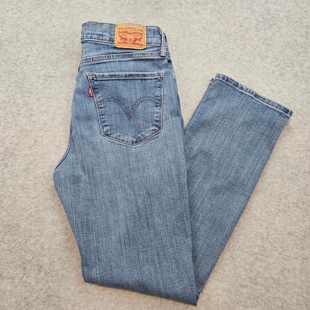 Levi's Medium Wash Blue Denim Jeans – Size 29 – Excellent
